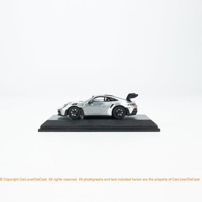 Minichamps x CLDC CarBook Vol. 2 Minichamps 1:64 Porsche 911 GT3 RS Glossy Varnish Diecast Car Model with Magazine (English Version)