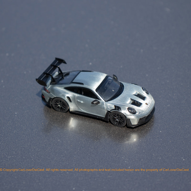 Minichamps x CLDC CarBook Vol. 2 Minichamps 1:64 Porsche 911 GT3 RS Glossy Varnish Diecast Car Model with Magazine (English Version)