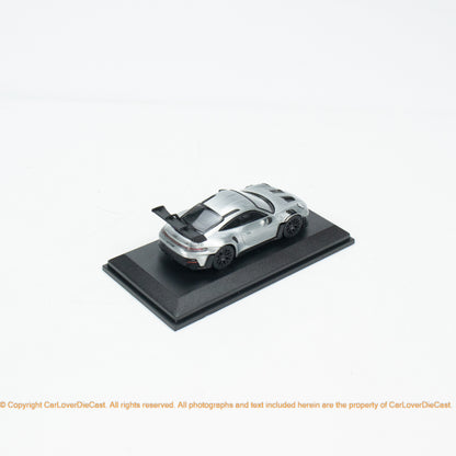 Minichamps x CLDC CarBook Vol. 2 Minichamps 1:64 Porsche 911 GT3 RS Glossy Varnish Diecast Car Model with Magazine (English Version)