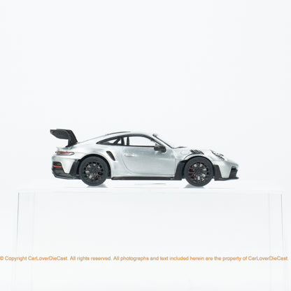 Minichamps x CLDC CarBook Vol. 2 Minichamps 1:64 Porsche 911 GT3 RS Glossy Varnish Diecast Car Model with Magazine (English Version)