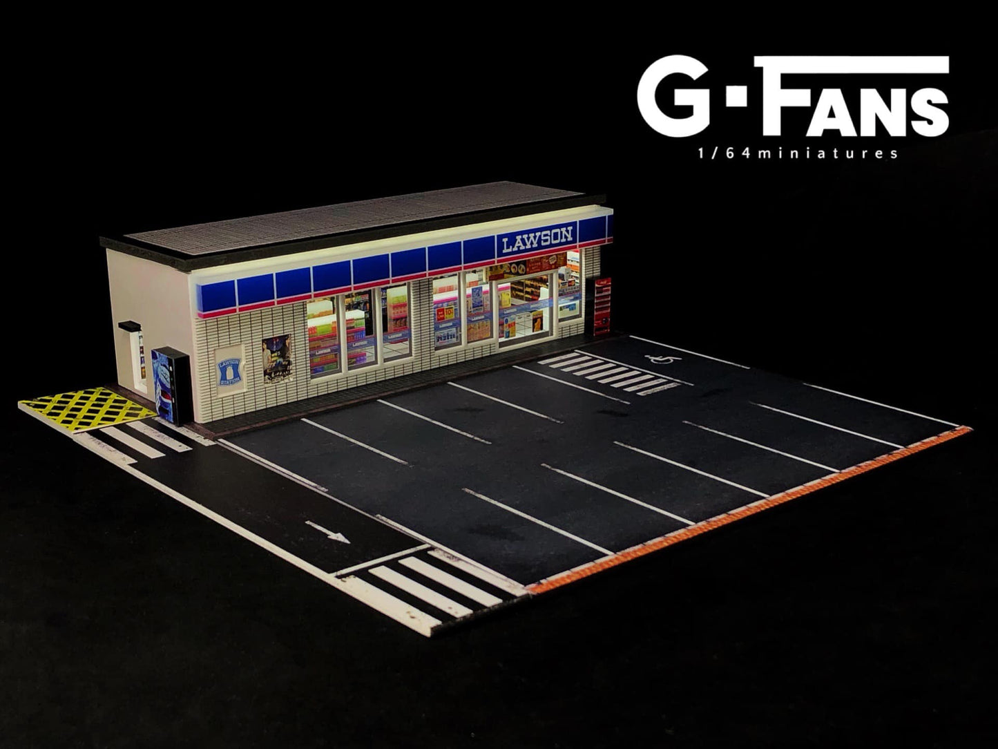 G-Fans 1/64 Lawson Convenience Store LED Light Diorama with Car Park Parking Lot