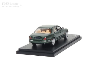 AR Box 1:64 Jaguar XJ350 British Racing Green Jaguar Official Licensed