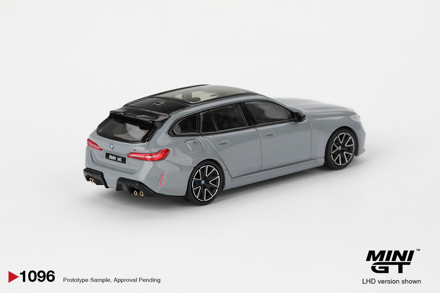 Mini GT 1:64 BMW M5 Touring Brooklyn Grey Metallic (MGT01096-CH)