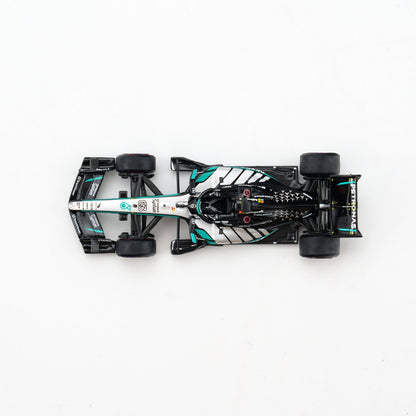 MINICHAMPS 1:64 MERCEDES-AMG PETRONAS FORMULA ONE TEAM W17 - GEORGE RUSSELL - WINNER SPRINT CHINA GP 2026 With FIGURINE AND POSITION BOARD