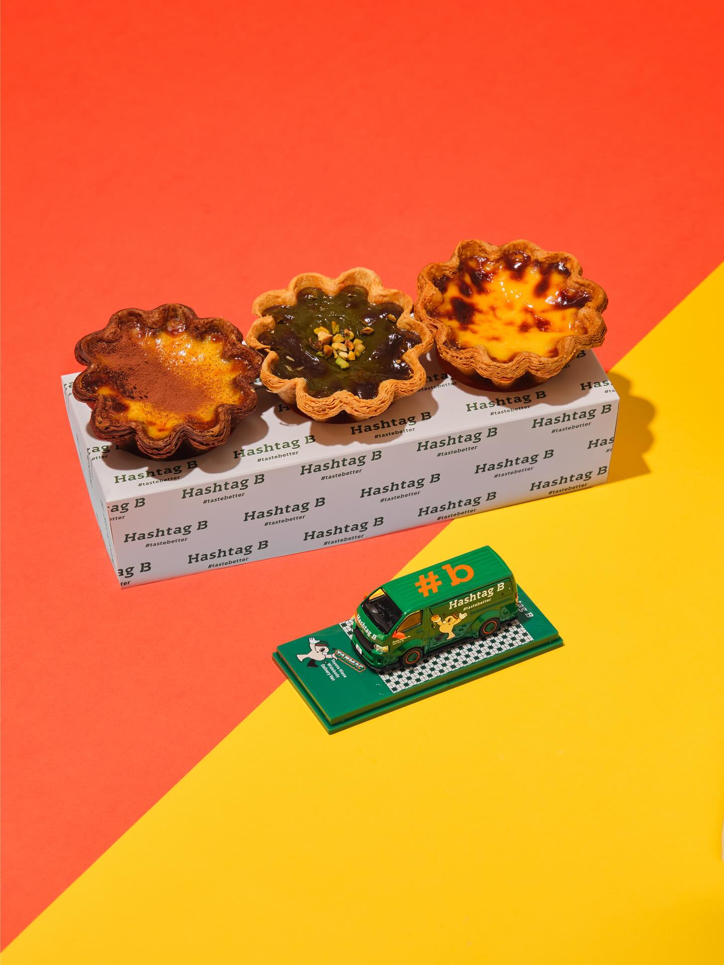 Tarmac Works 1/64 Toyota Hiace Widebody - Hashtag B Special Edition