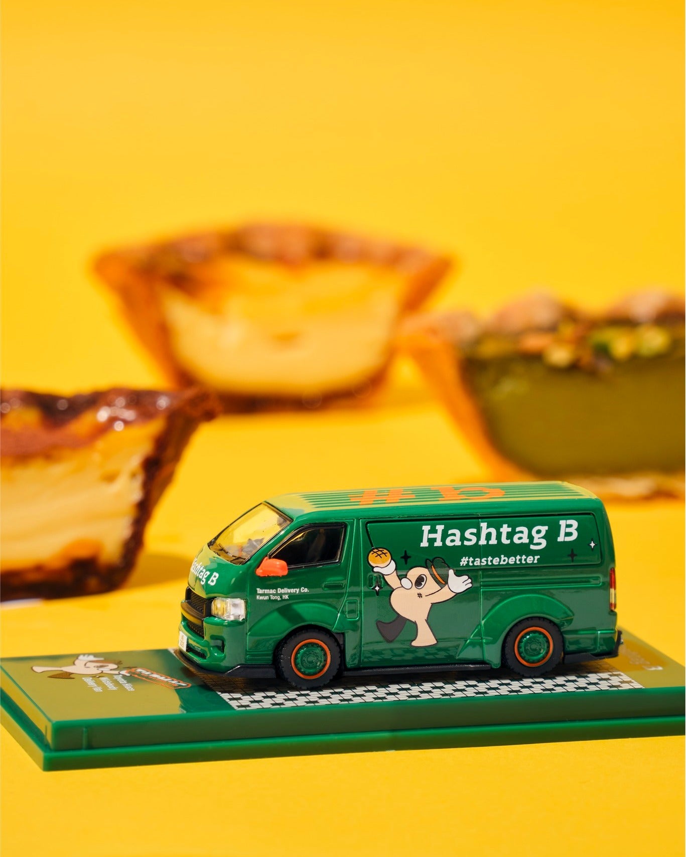 Tarmac Works 1/64 Toyota Hiace Widebody - Hashtag B Special Edition