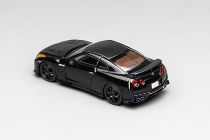 Motorhelix 1:64 Nissan GT-R R35 Pearl Black Customized Head Light Openable Front Hood Detailed Engine Official Licensed (Premium Box Packaging)
