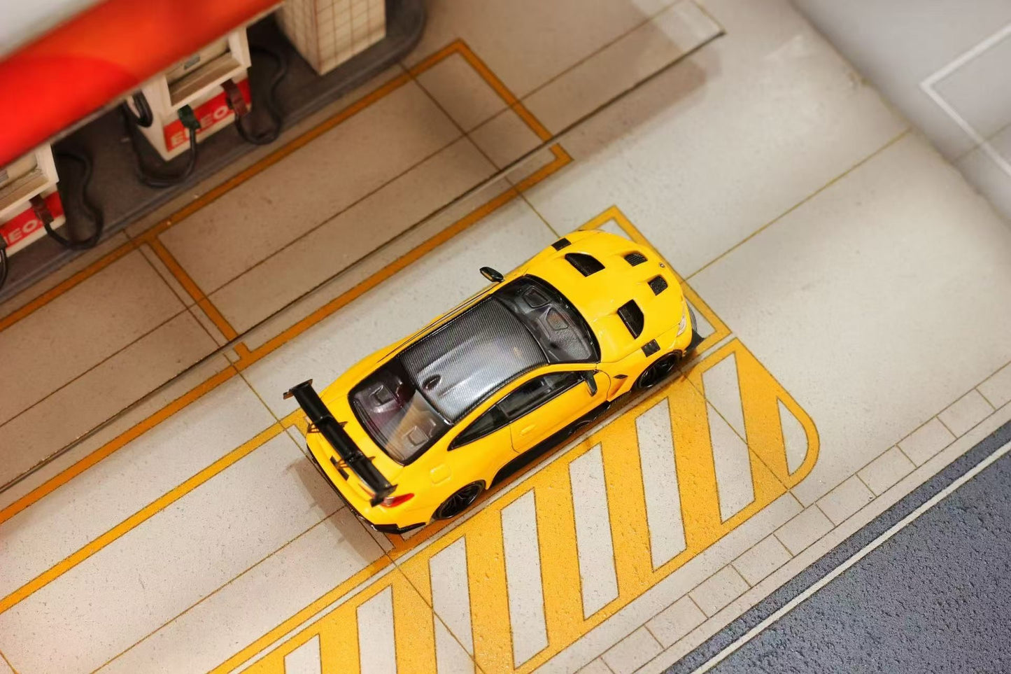 Street Weapon 1:64 BMW M4 G82 Floßmann / Flossmann Auto Design Wide-body Custom Yellow
