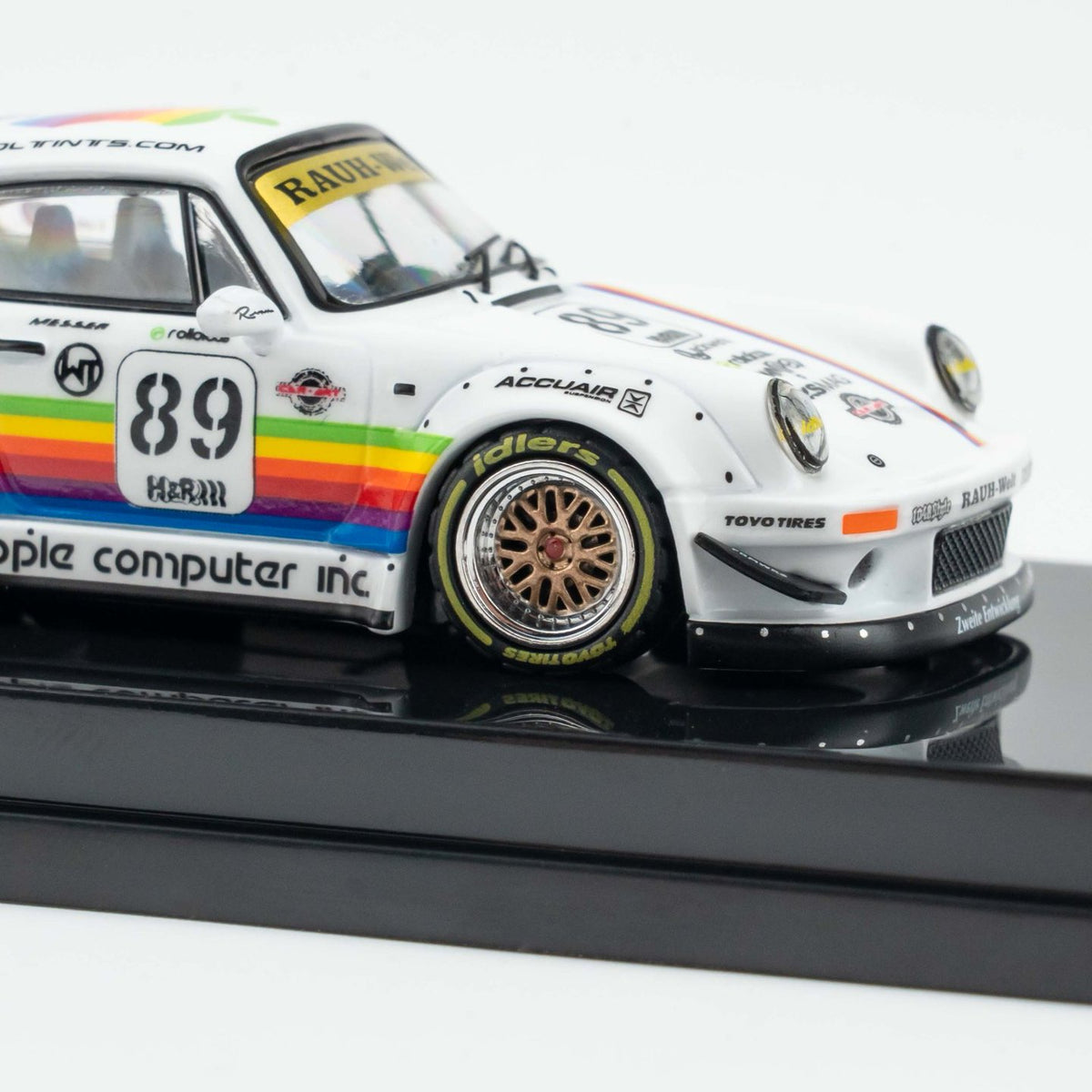 INNO64 1:64 RWB 930 #89 Apple Livery (IN64-RWB930-APPLE)