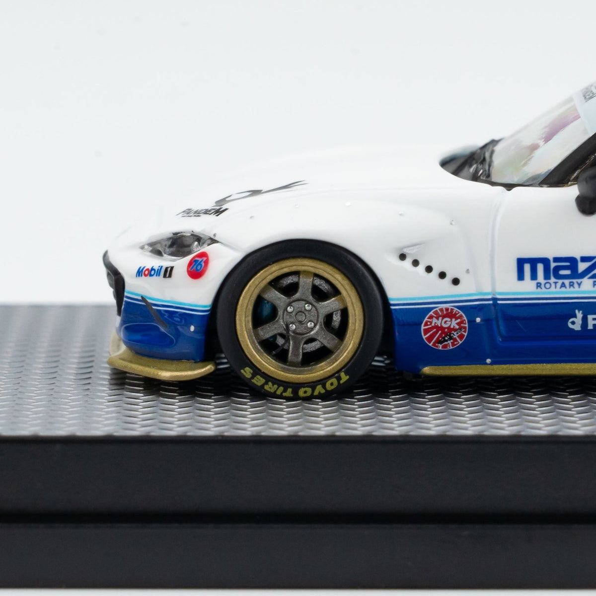 INNO64 1:64 MAZDA MX-5 ND Miata PANDAEM ROCKET BUNNY V1.0 (IN64-MX5P-ND-01)