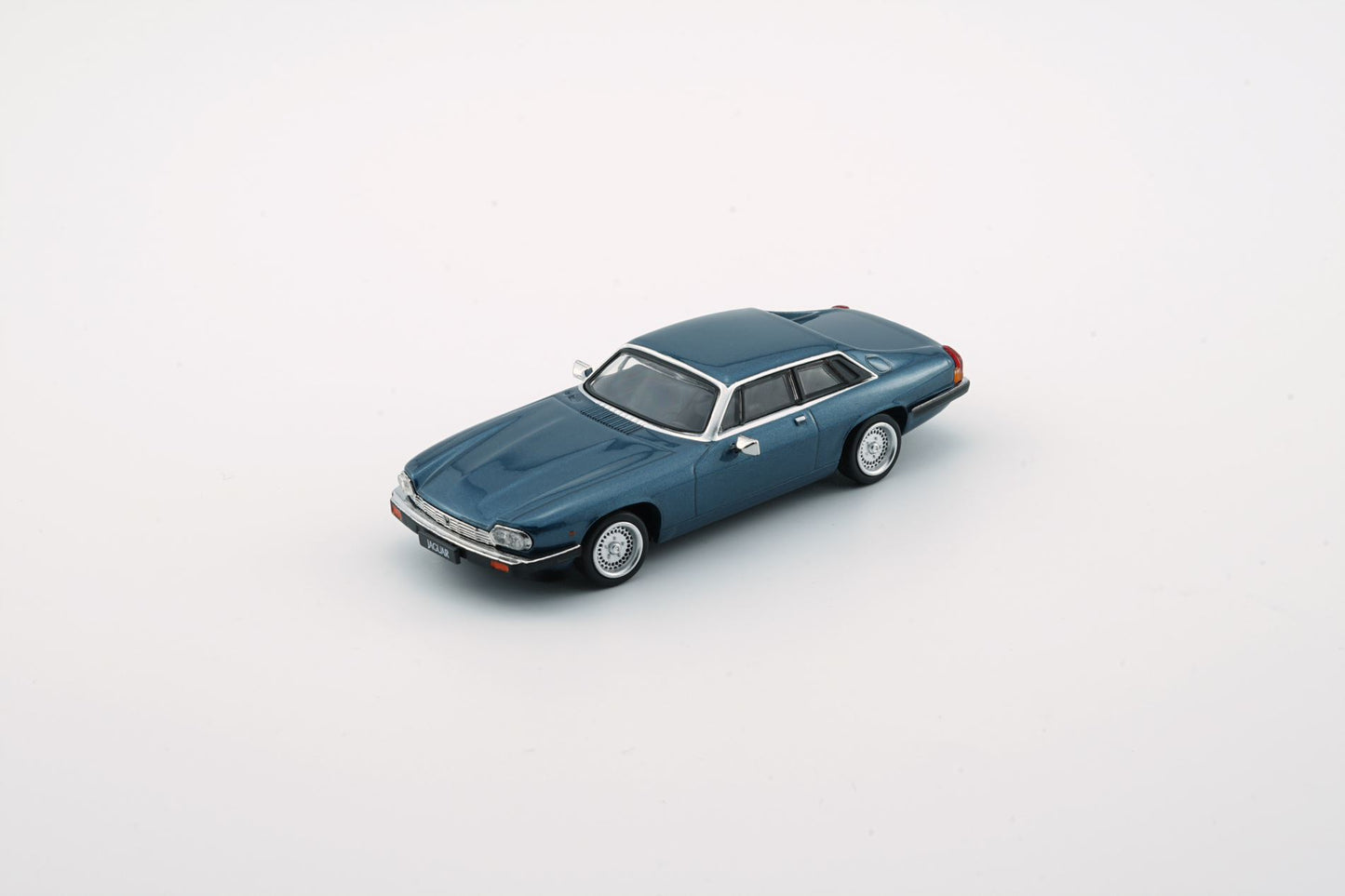 BM Creations 1/64 Jaguar XJ-S XJS V12 Cobalt Blue with 4 Additional Wheels (RHD)