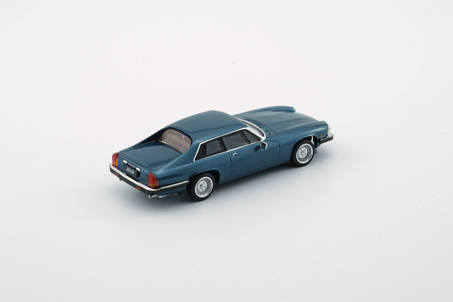 BM Creations 1/64 Jaguar XJ-S XJS V12 Cobalt Blue with 4 Additional Wheels (RHD)