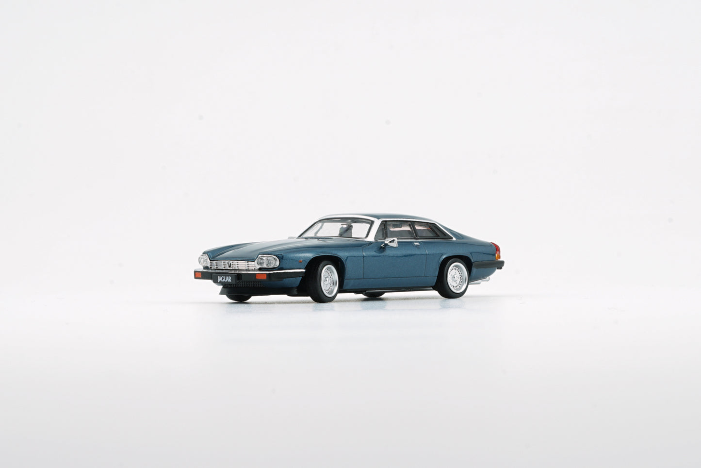 BM Creations 1/64 Jaguar XJ-S XJS V12 Cobalt Blue with 4 Additional Wheels (RHD)
