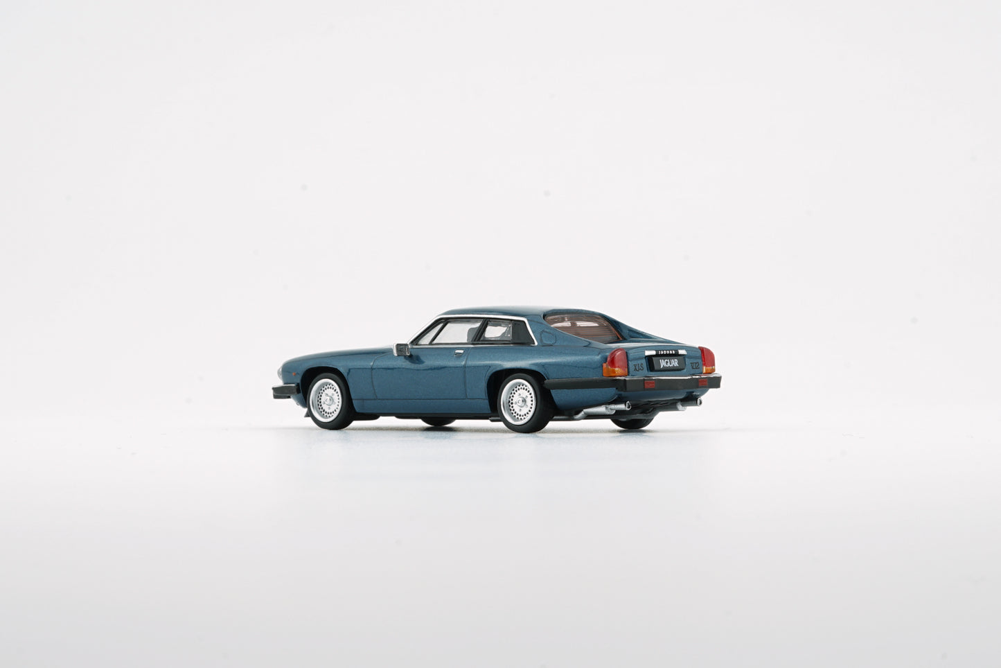 BM Creations 1/64 Jaguar XJ-S XJS V12 Cobalt Blue with 4 Additional Wheels (RHD)