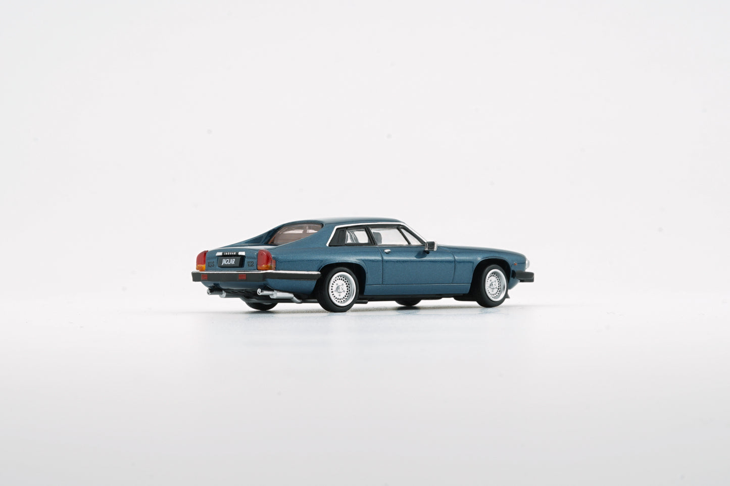 BM Creations 1/64 Jaguar XJ-S XJS V12 Cobalt Blue with 4 Additional Wheels (RHD)