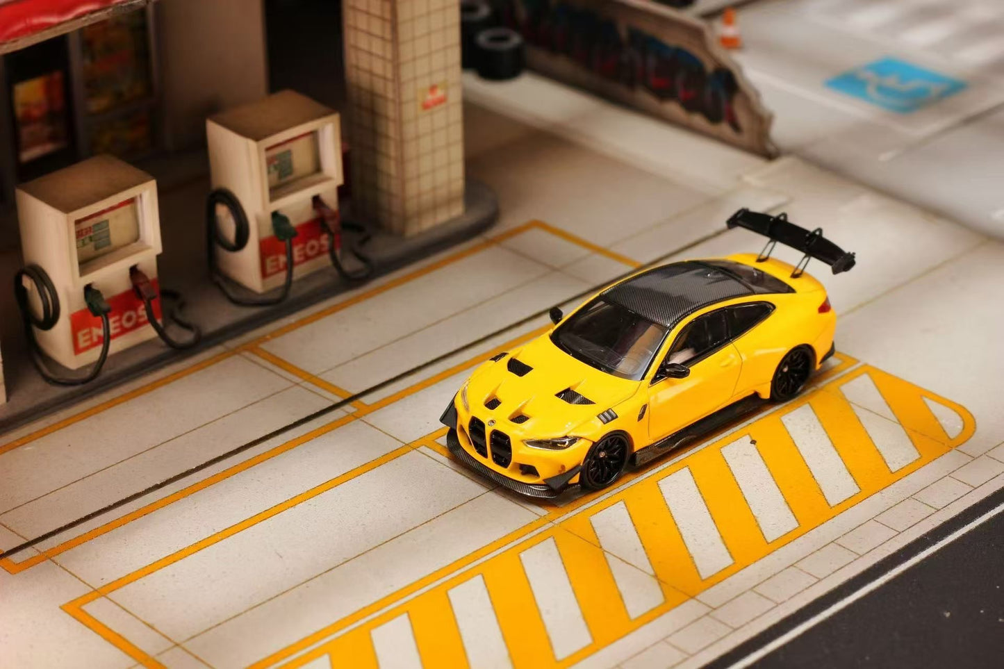 Street Weapon 1:64 BMW M4 G82 Floßmann / Flossmann Auto Design Wide-body Custom Yellow