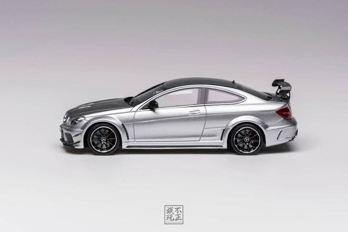 [Premium Resin Model] Car Lounge 1:64 Mercedes-Benz C63 Black Series C-Class W205 Iridium Silver Premium Box Packaging (Limited to 399 Pieces)