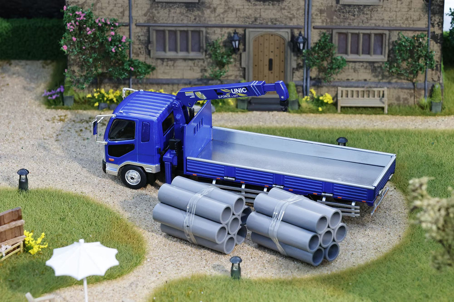 GCD 1:64 Mitsubishi Fuso Fighter Boom Lifter Crane Truck Official Licensed Blue with 2 Bunches of PVC Pipes + 1 Metallic Sun Shade