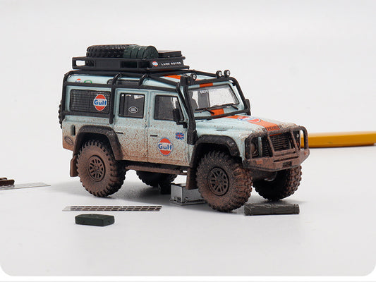 Master Model 1:64 Land Rover Defender 110 4X4 Off Road with Accessories - Gulf Dirty Version