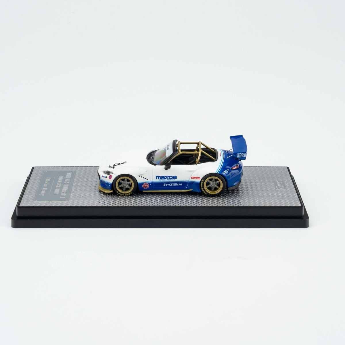 INNO64 1:64 MAZDA MX-5 ND Miata PANDAEM ROCKET BUNNY V1.0 (IN64-MX5P-ND-01)