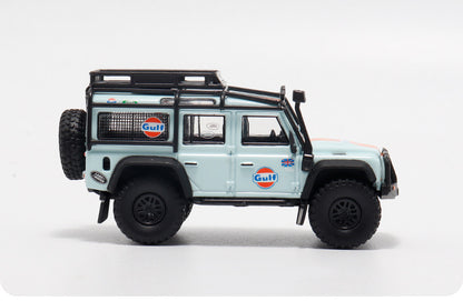 Master Model 1:64 Land Rover Defender 110 4X4 Off Road with Accessories - Gulf Clean Version