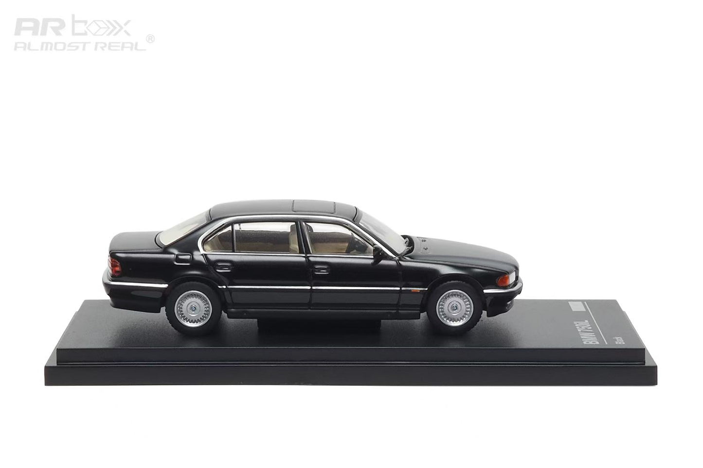 AR Box 1:64 BMW 7 Series Mk3 E38 750iL Black BMW Official Licensed (630201001)