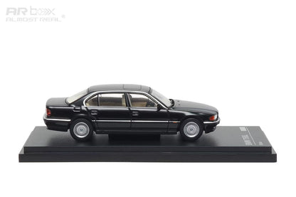 AR Box 1:64 BMW 7 Series Mk3 E38 750iL Black BMW Official Licensed (630201001)