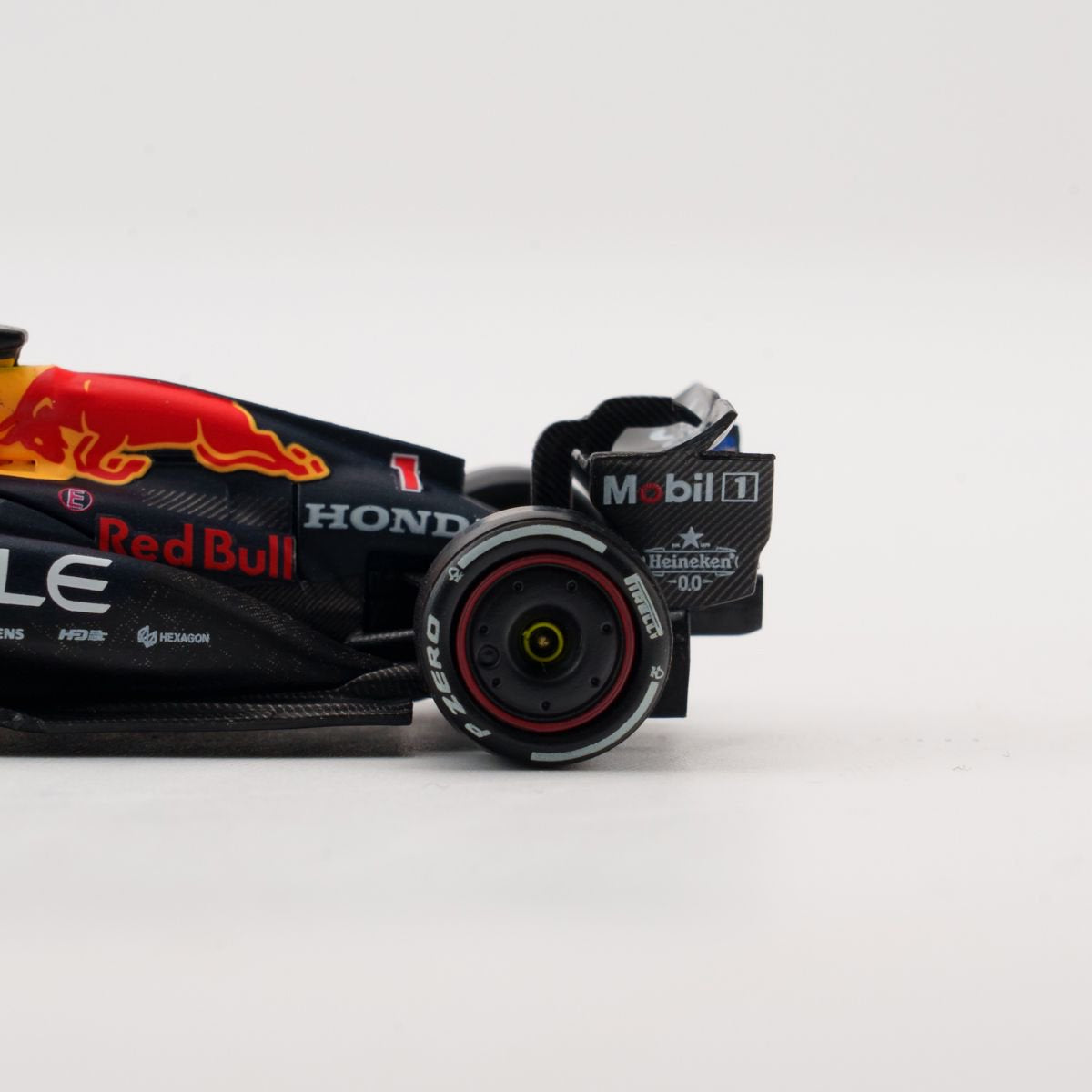 MINICHAMPS 1:64 ORACLE RED BULL RACING RB21 - MAX VERSTAPPEN - WINNER EMILIA-ROMAGNA GP 2025  With FIGURINE, 2X PITBOARD AND POSITION BOARD