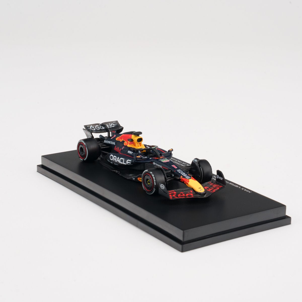 MINICHAMPS 1:64 ORACLE RED BULL RACING RB21 - MAX VERSTAPPEN - WINNER EMILIA-ROMAGNA GP 2025  With FIGURINE, 2X PITBOARD AND POSITION BOARD
