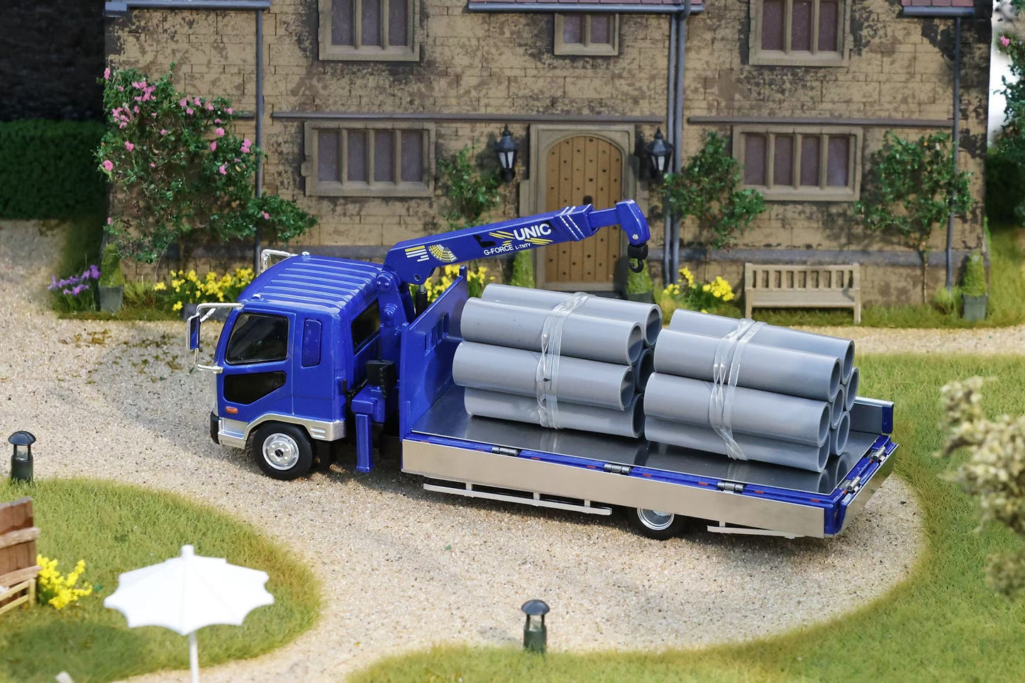 GCD 1:64 Mitsubishi Fuso Fighter Boom Lifter Crane Truck Official Licensed Blue with 2 Bunches of PVC Pipes + 1 Metallic Sun Shade