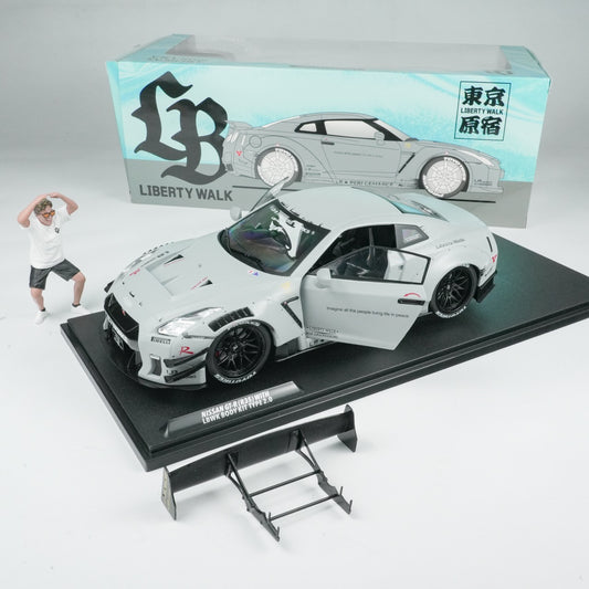 [1:18 LARGE SCALE] Solido 1:18 NISSAN GT-R (R35) WITH LIBERTY WALK BODY KIT TYPE 2.0 With Wataru Kato Figure (Liberty Walk's Boss) Openable Doors Turnable Front Wheels Limited 4000 Units