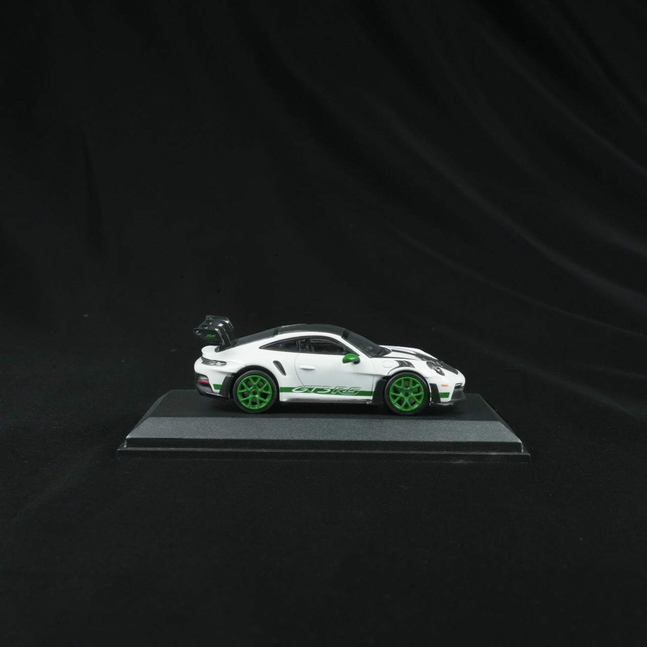 MINICHAMPS 1:64 PORSCHE 911 (992) GT3 RS 2023 WHITE W WEISSACH PACKAGE - TRIBUTE TO AMERICA  - EXCLUSIVE FOR CLDC