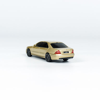 Tarmac Works x CLDC Exclusive Global Mercedes-Benz S-Class Wald GOLD Diecast Car Model with Magazine (English Version)