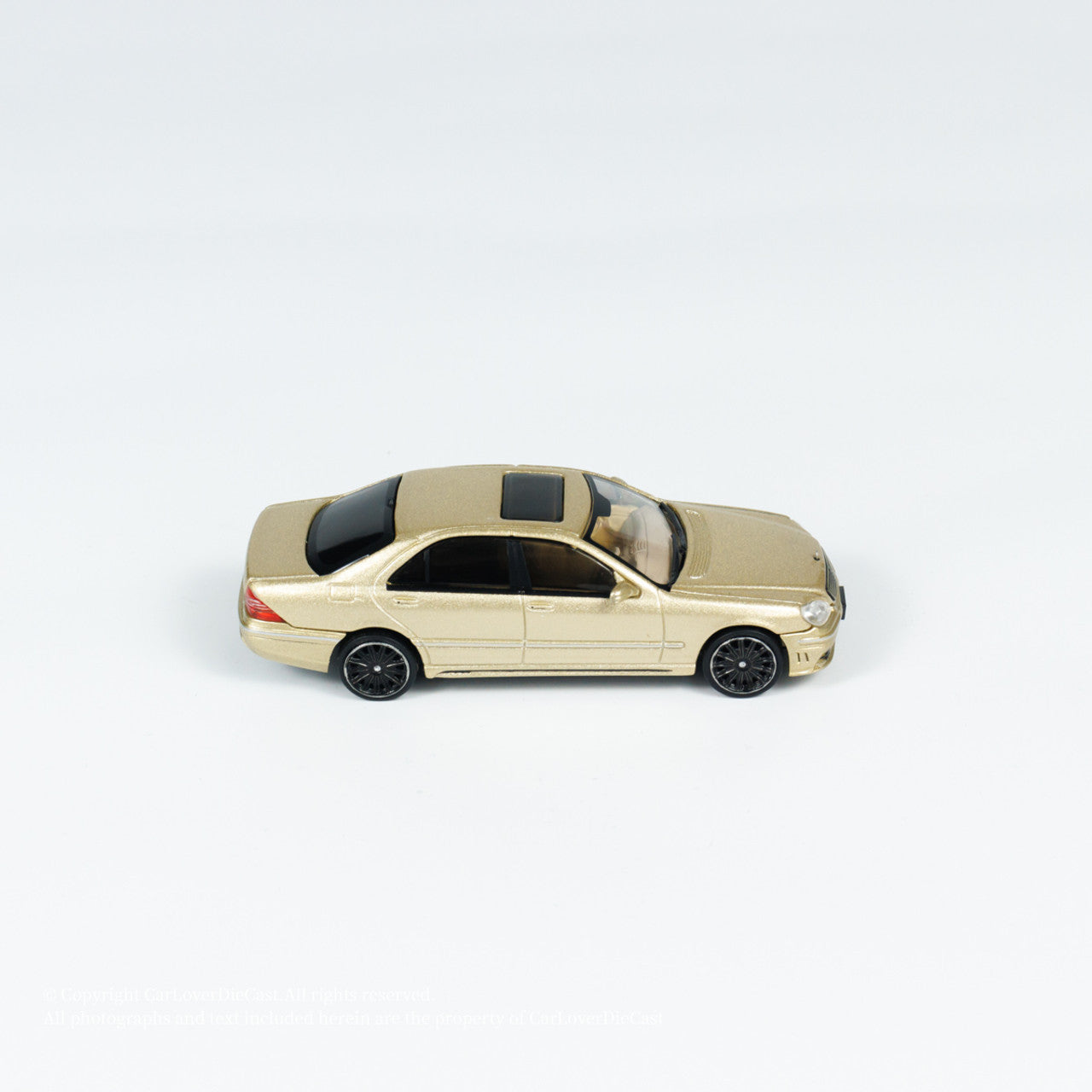 Tarmac Works x CLDC Exclusive Global Mercedes-Benz S-Class Wald GOLD Diecast Car Model with Magazine (English Version)