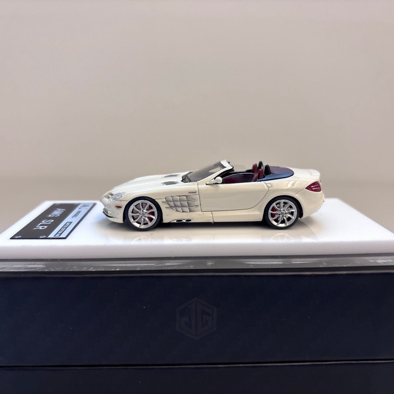 [Premium Resin Model] JG 1:64 SLR Roadster Convertible White in Premium Box Packaging