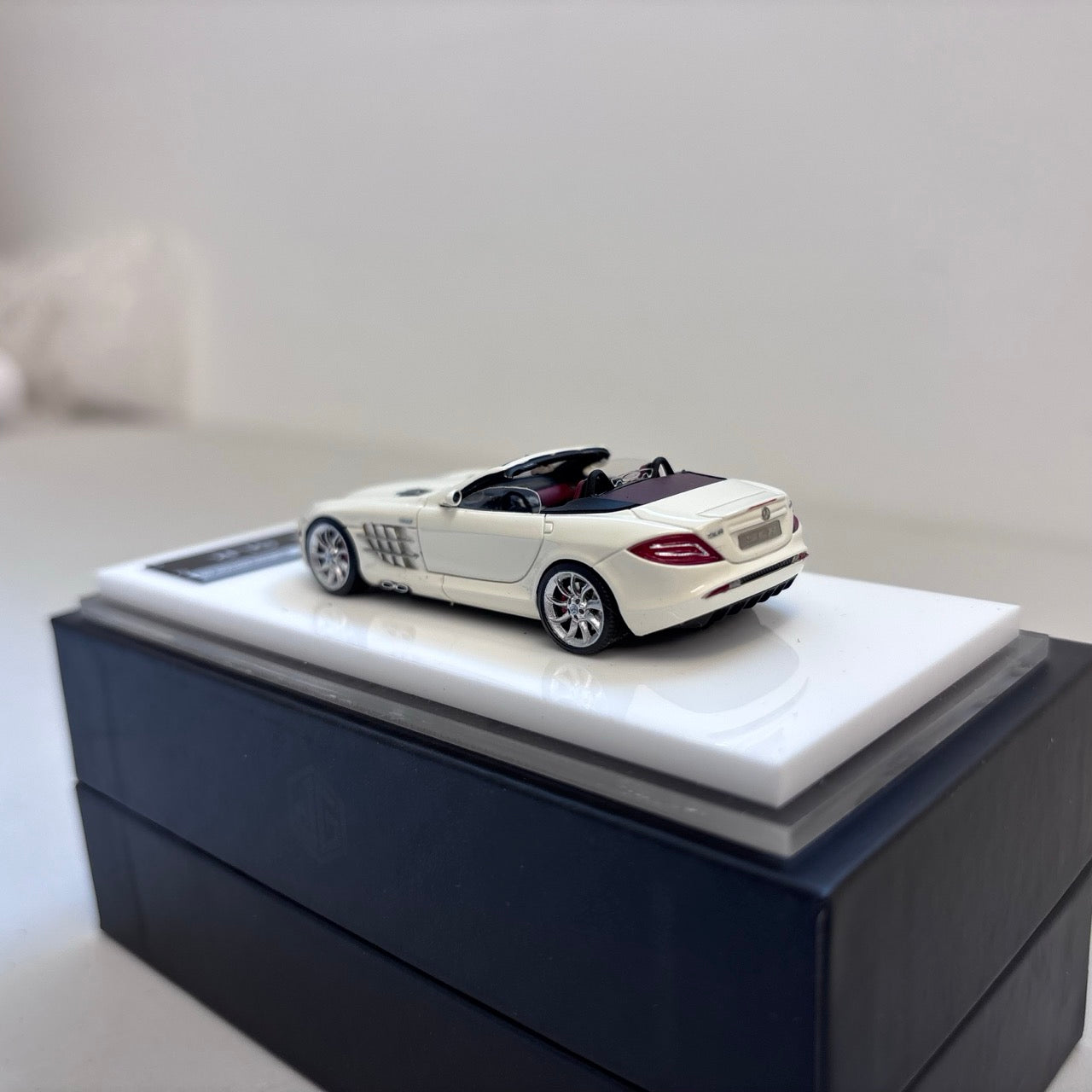 [Premium Resin Model] JG 1:64 SLR Roadster Convertible White in Premium Box Packaging