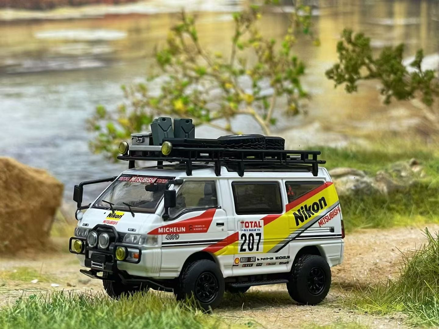 Autobots Model 1:64 Mitsubishi Delica 3 Star Wagon 4X4 Off Road Custom Edition Mitsubishi Oil Co. #207