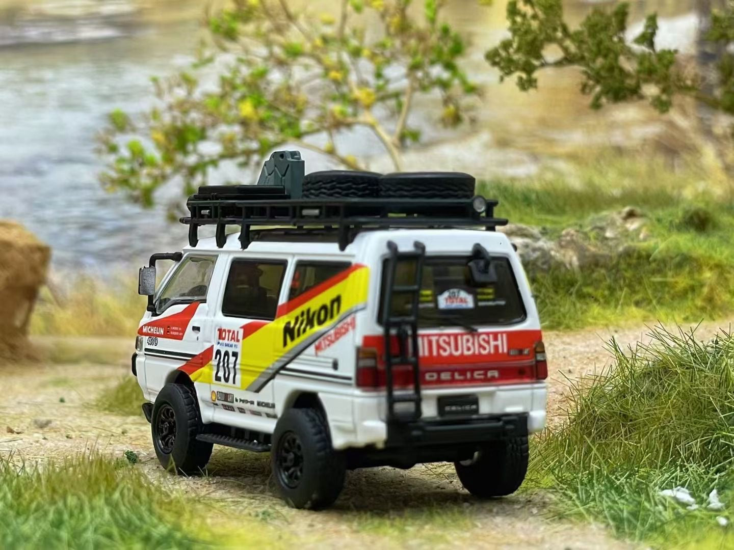 Autobots Model 1:64 Mitsubishi Delica 3 Star Wagon 4X4 Off Road Custom Edition Mitsubishi Oil Co. #207