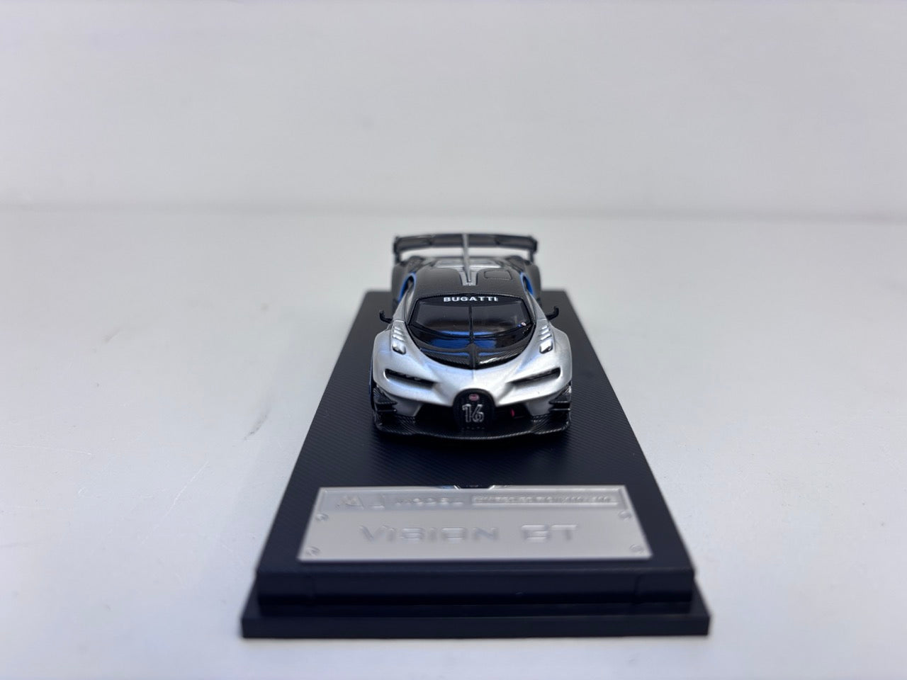 League Model x MJ Model 1:64 Vision GT Silver
