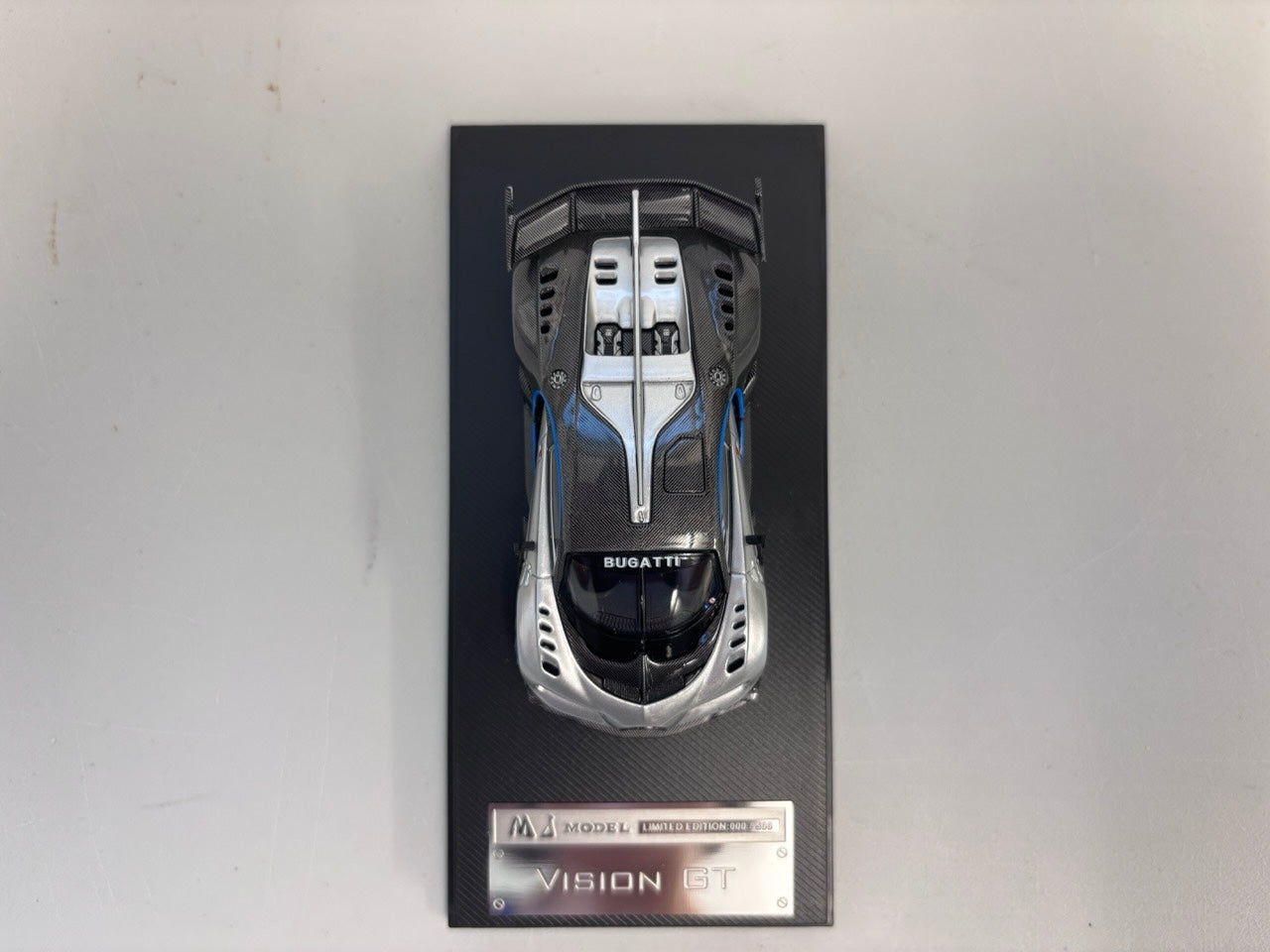 League Model x MJ Model 1:64 Vision GT Silver