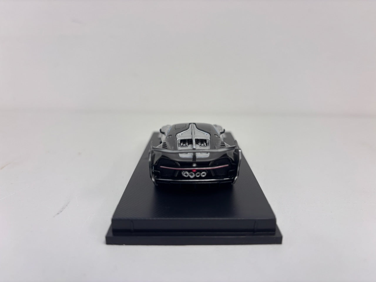 League Model x MJ Model 1:64 Vision GT Silver