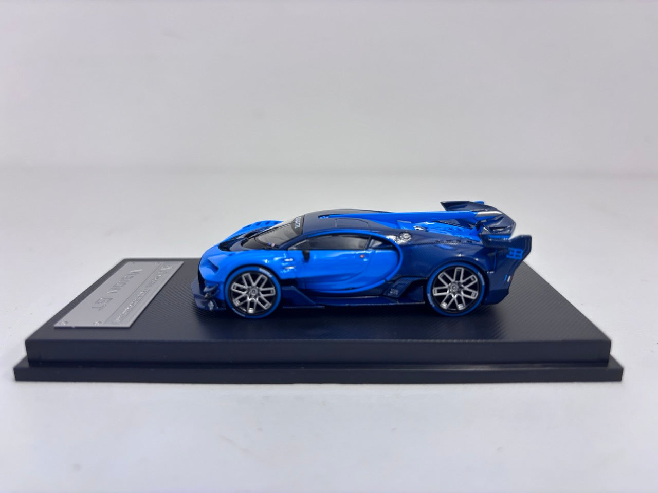 League Model x MJ Model 1:64 Vision GT Blue