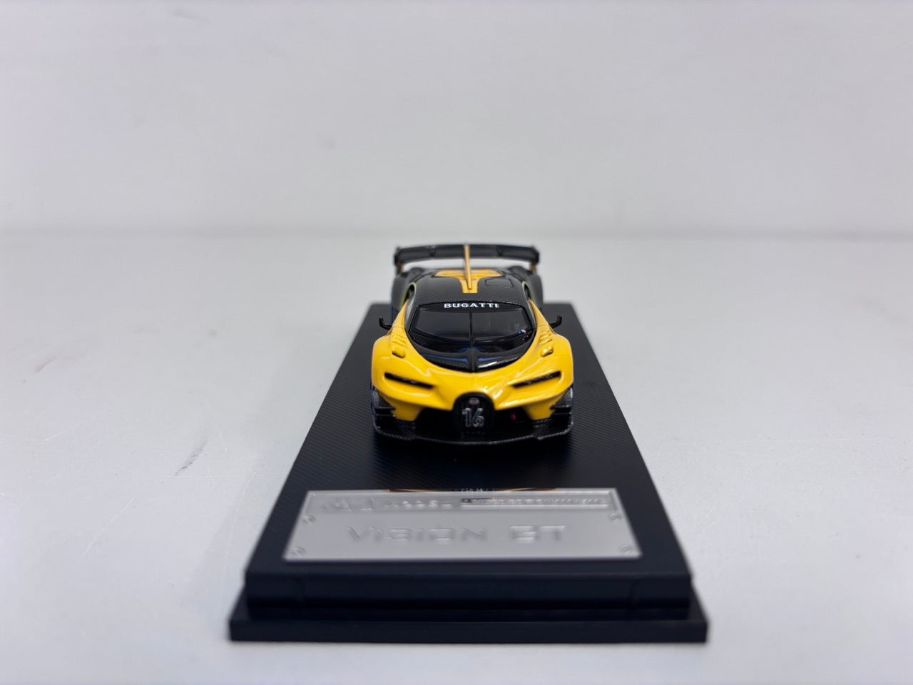 League Model x MJ Model 1:64 Vision GT Yellow