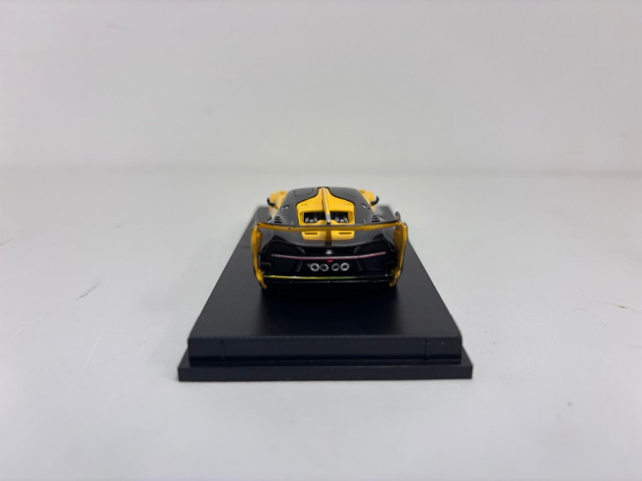 League Model x MJ Model 1:64 Vision GT Yellow