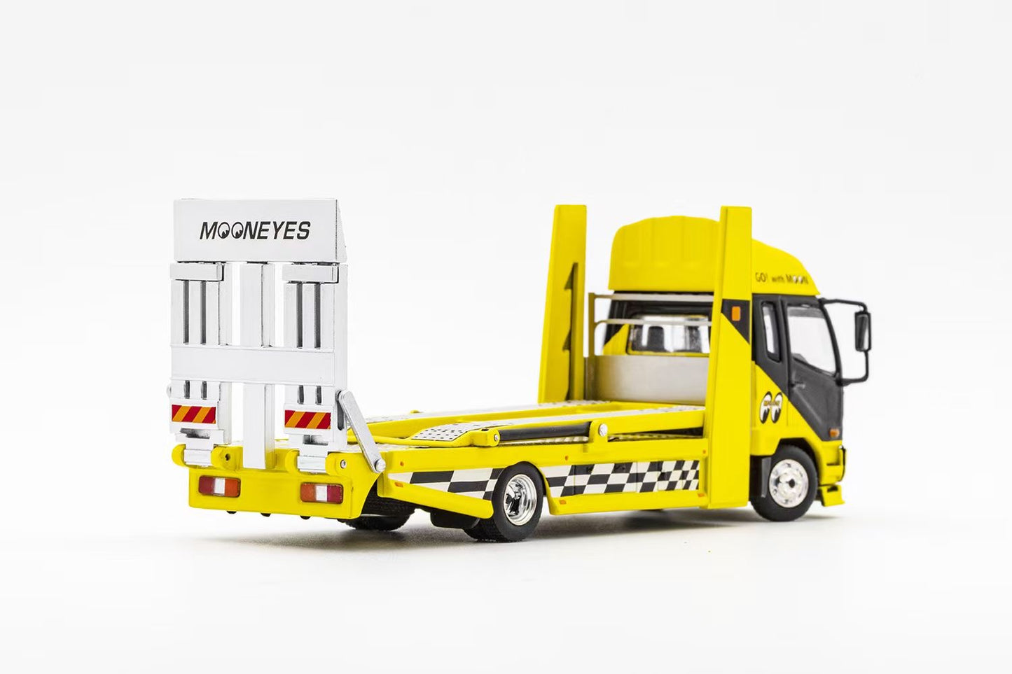 (Damaged Paper Box) Shadow Pro 1:64 Mitsubishi Fuso Fighter MK2 FK 2017 Outriggers Raised Double Deck Tow Truck - Mooneyes (416)