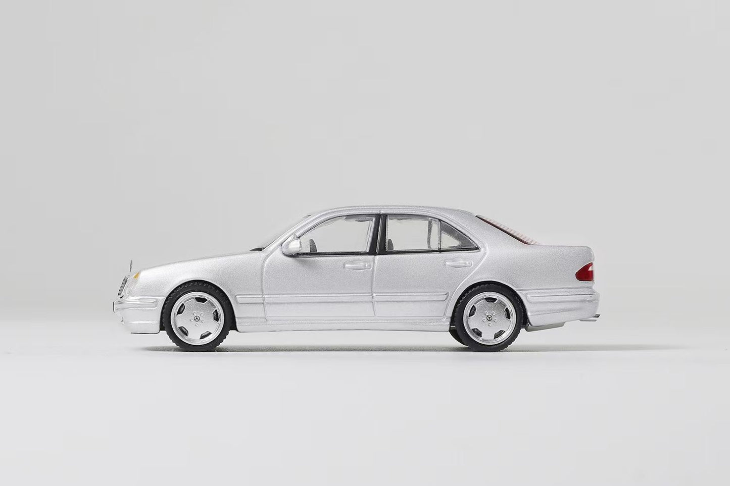 Shadow 1:64 Mercedes Benz E Class MK2 W210 E55 AMG LHD Silver