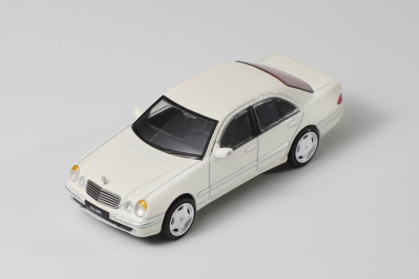 Shadow 1:64 Mercedes Benz E Class MK2 W210 E55 AMG LHD White