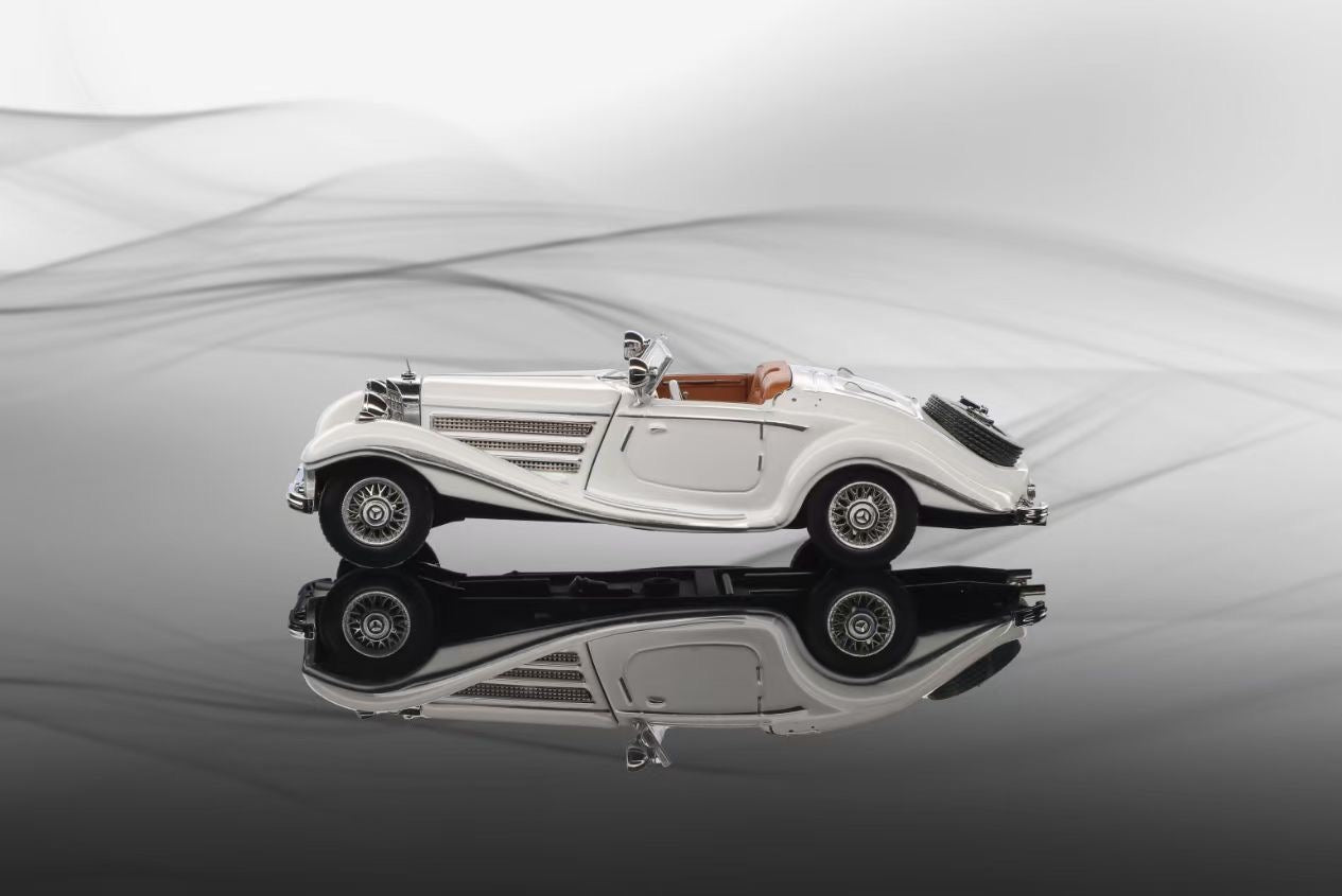 Liberty64 1:64 Mercedes-Benz 500K (W29) White (Flocked Foot Pads, Hardware Details, Wooden Platform + Acrylic Transparent Box + Flip-Top Gift Box Packaging)