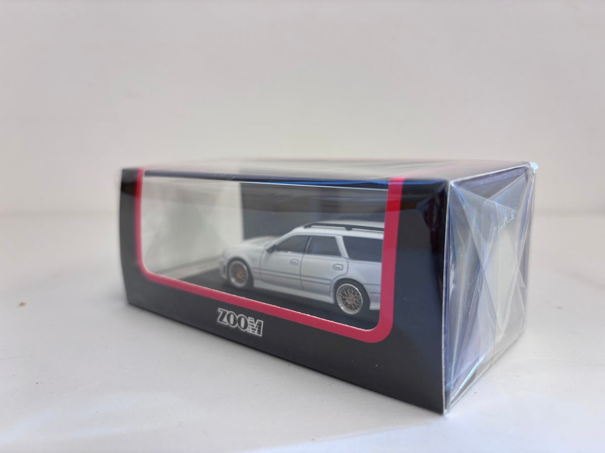 [CHASE CAR VERSION] Zoom 1/64 Stagea Skyline GT-R R34 WC34 260RS Wagon Openable Engine Bonnet - White