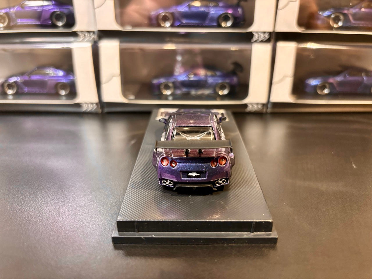 Big Boy Studio 1/64 Nissan Skyline GT-R R35 Chameleon Changing Colour Purple and Blue